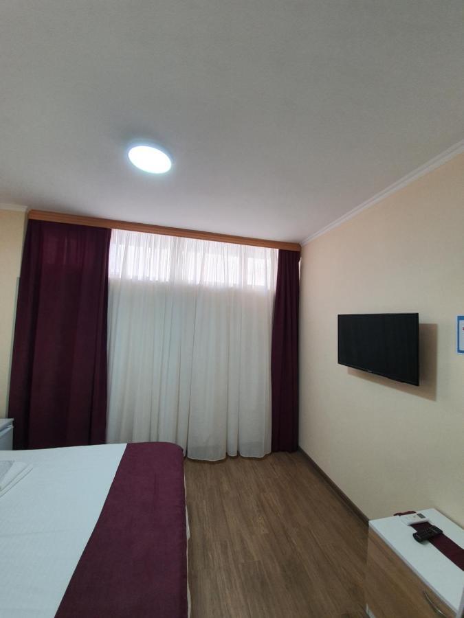 Blossom Hotel Batoumi Extérieur photo