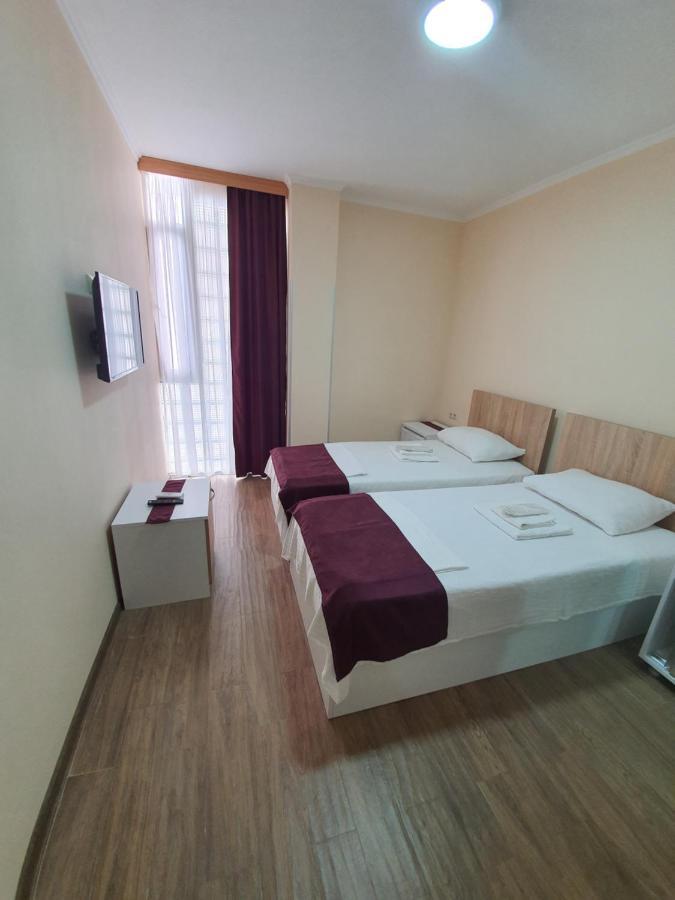 Blossom Hotel Batoumi Extérieur photo