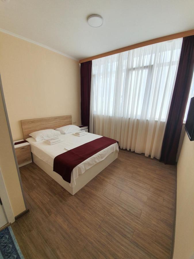 Blossom Hotel Batoumi Extérieur photo