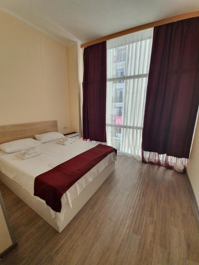 Blossom Hotel Batoumi Extérieur photo