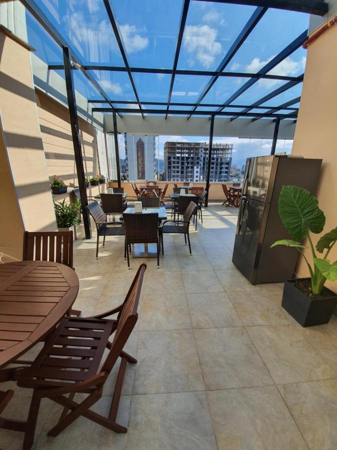 Blossom Hotel Batoumi Extérieur photo