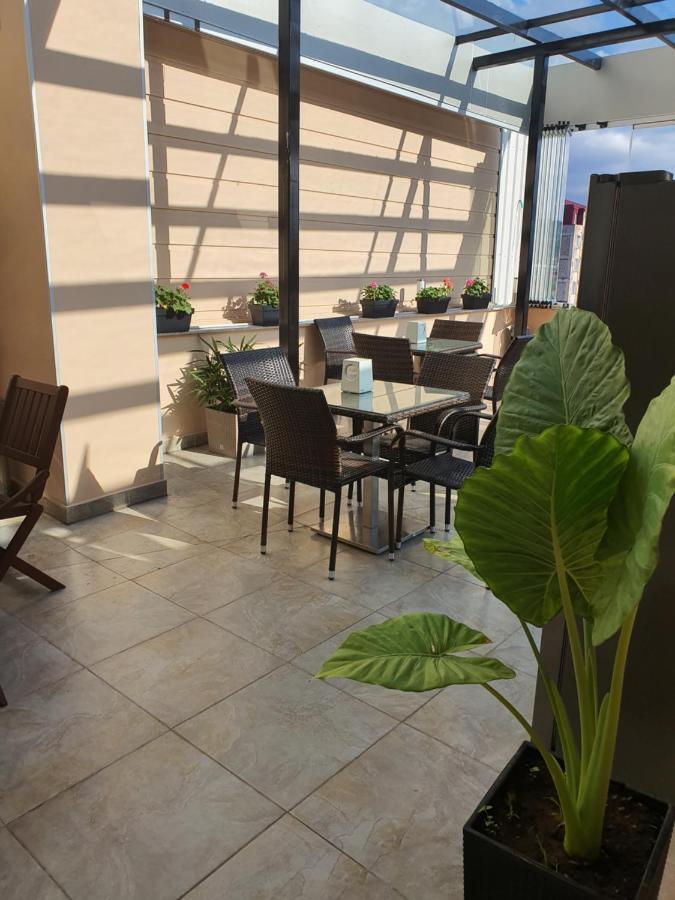 Blossom Hotel Batoumi Extérieur photo
